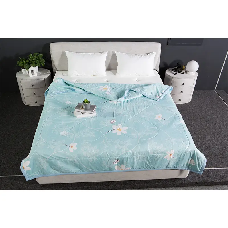 Patterned latex quilt